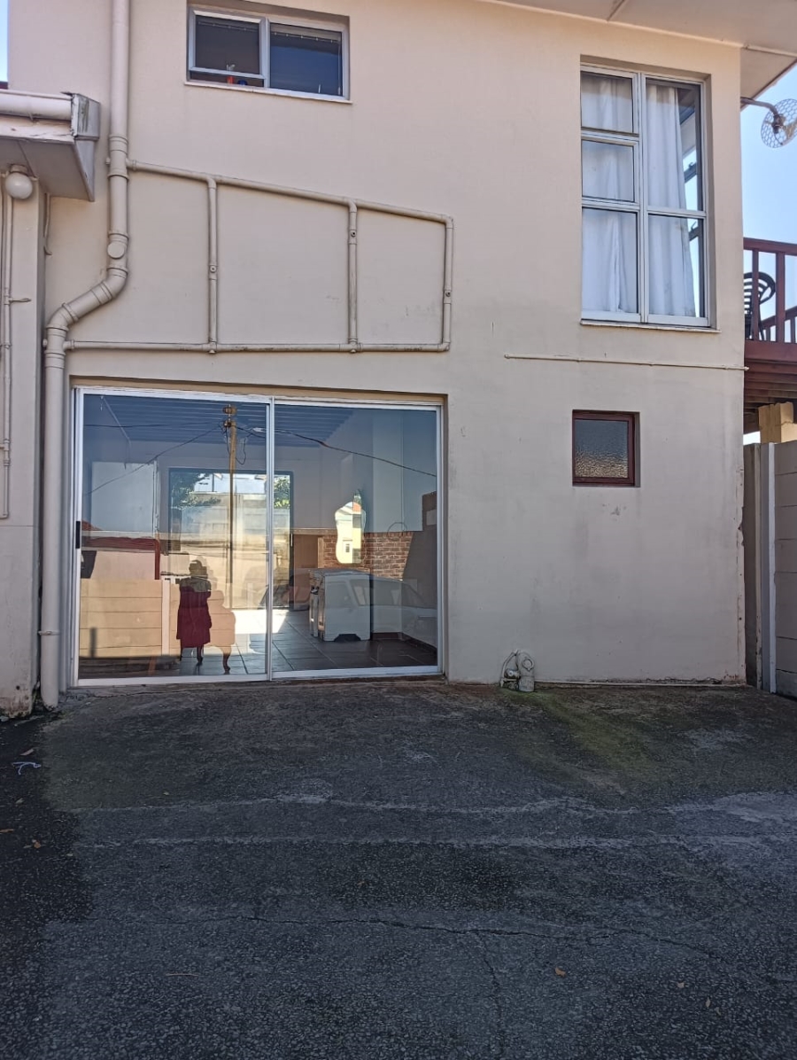 To Let 1 Bedroom Property for Rent in Sunnyridge Eastern Cape